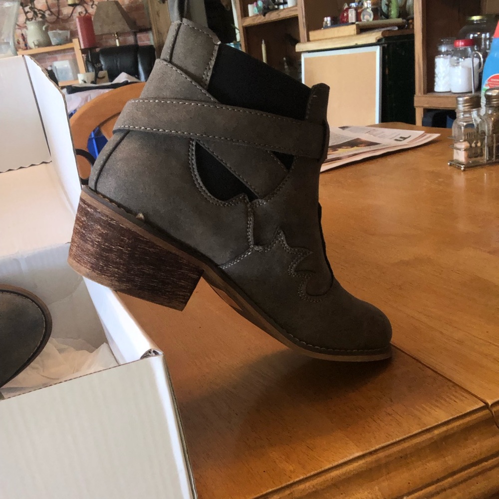 Size 6 Olivia Miller smokey gray cowgirl boots - Picture 4 of 5